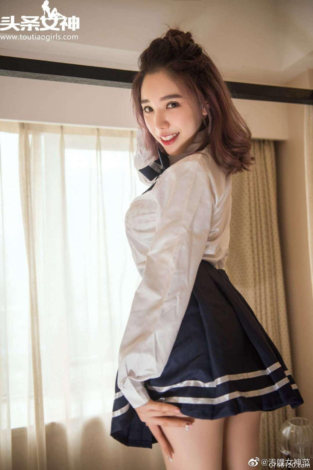 女神妮小妖波涛胸涌校服制服写真